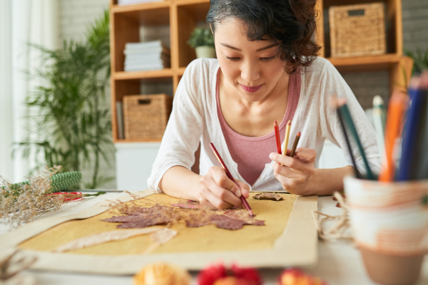 Expressão Criativa: Cultivando Hobbies e Talentos para se Sentir Realizado(a)