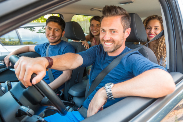 Compartilhamento de Carro e Transporte Público: Alternativas Sustentáveis para Jovens Solteiros que Moram Sozinhos