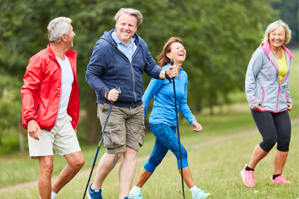 Clube de Caminhadas para Solteiros com Mais de 50 Anos: Conectando-se com a Natureza e Novas Amizades