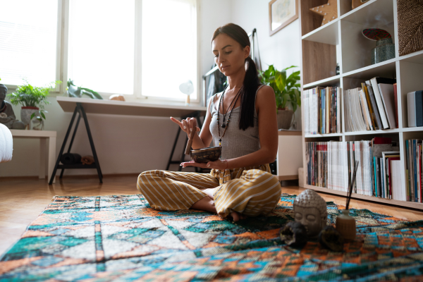 Criação de Cantos de Meditação em Casa para Praticantes iniciantes: Trilhas Sonoras Relaxantes e Decoração Zen